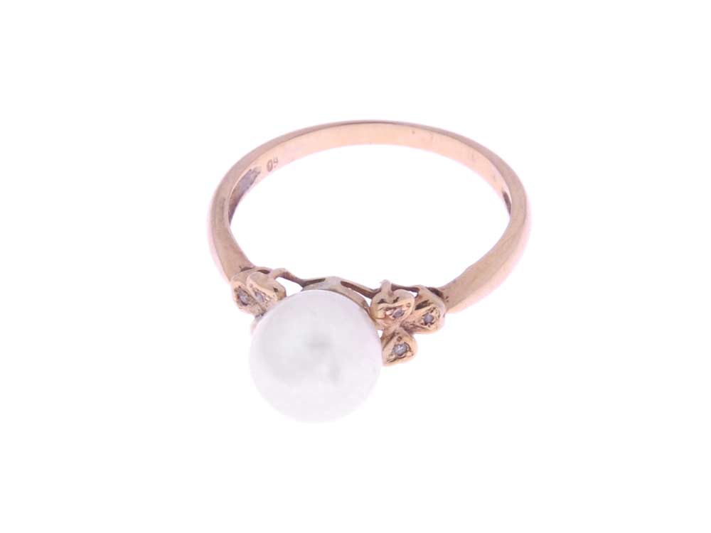Gold Ring with Pearl Gold Ring with Pearl