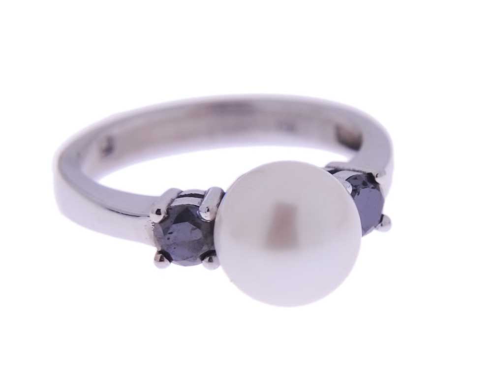 Ring with Pearl and Brilliant Ring with Pearl and Brilliant