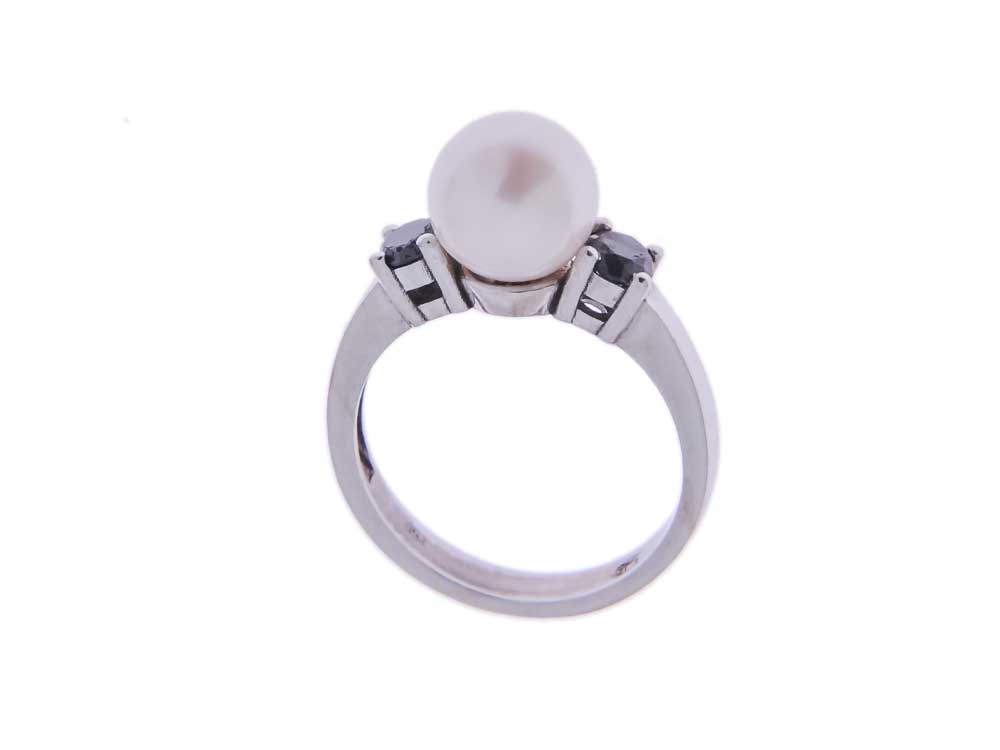 Ring with Pearl and Brilliant Ring with Pearl and Brilliant